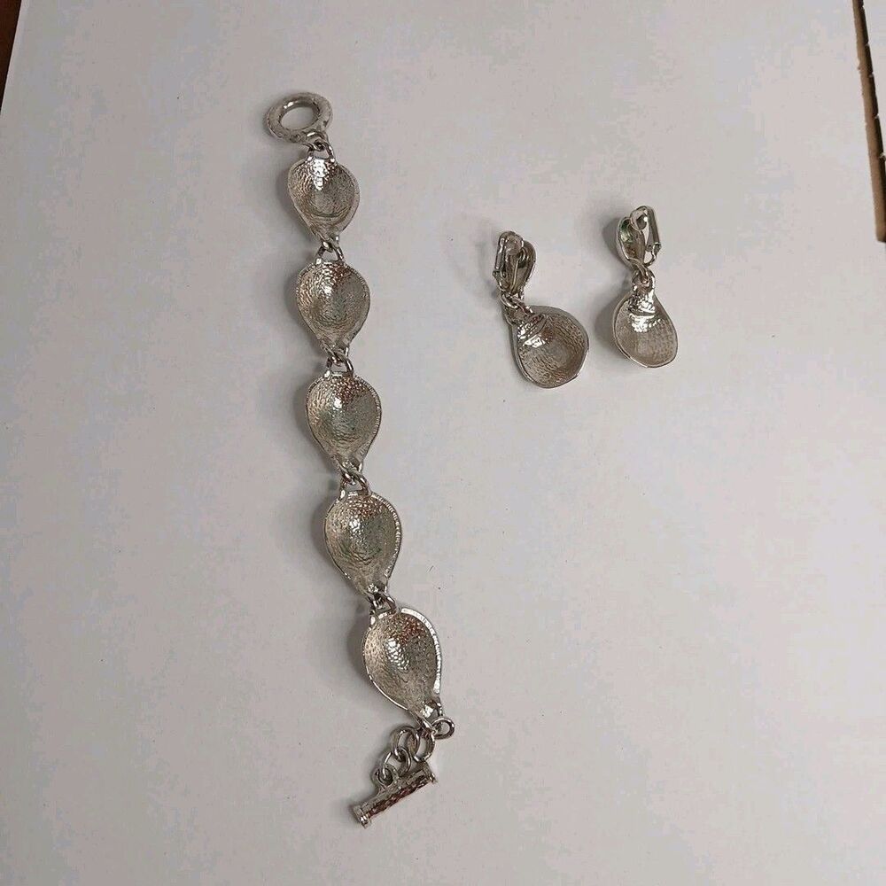 Sold - Picture 3 of 6